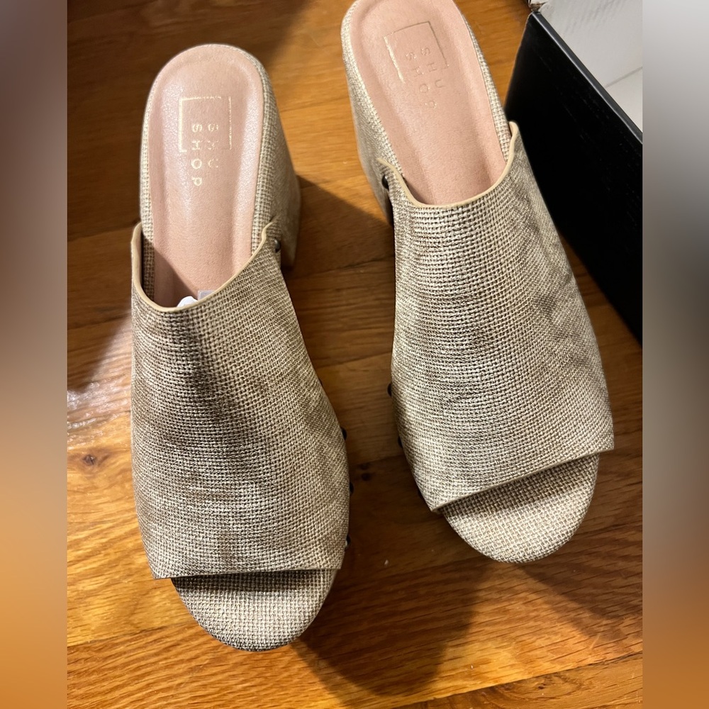 ShuShop Gina Nude Platform Clog Sandal in Gold Woven